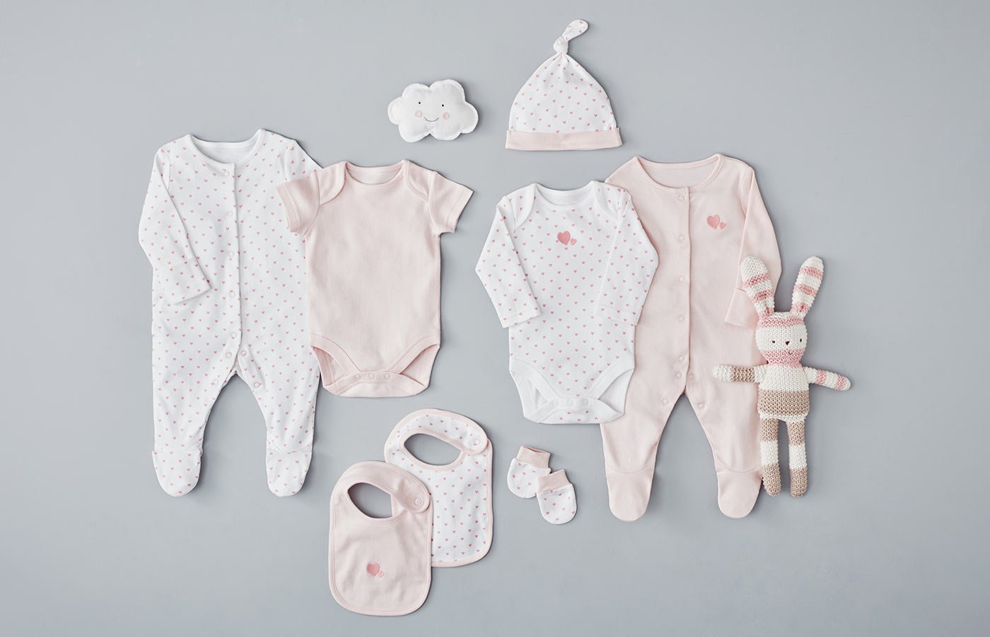 Первые одежда купить. Mothercare 3 распашонки для малыша. Вещи для новорожденного. Набор одежды для новорожденного. Комплект одежды для новорожденного.