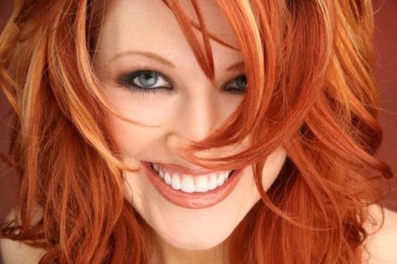Мелирование рыжих волос светлыми прядями фото